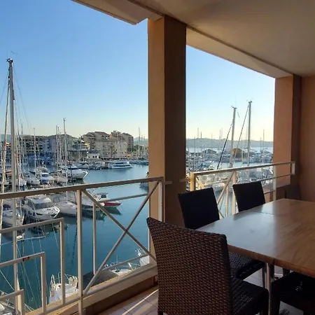 Cap Hermes, Incroyable Vue Sur Le Port, 아파트